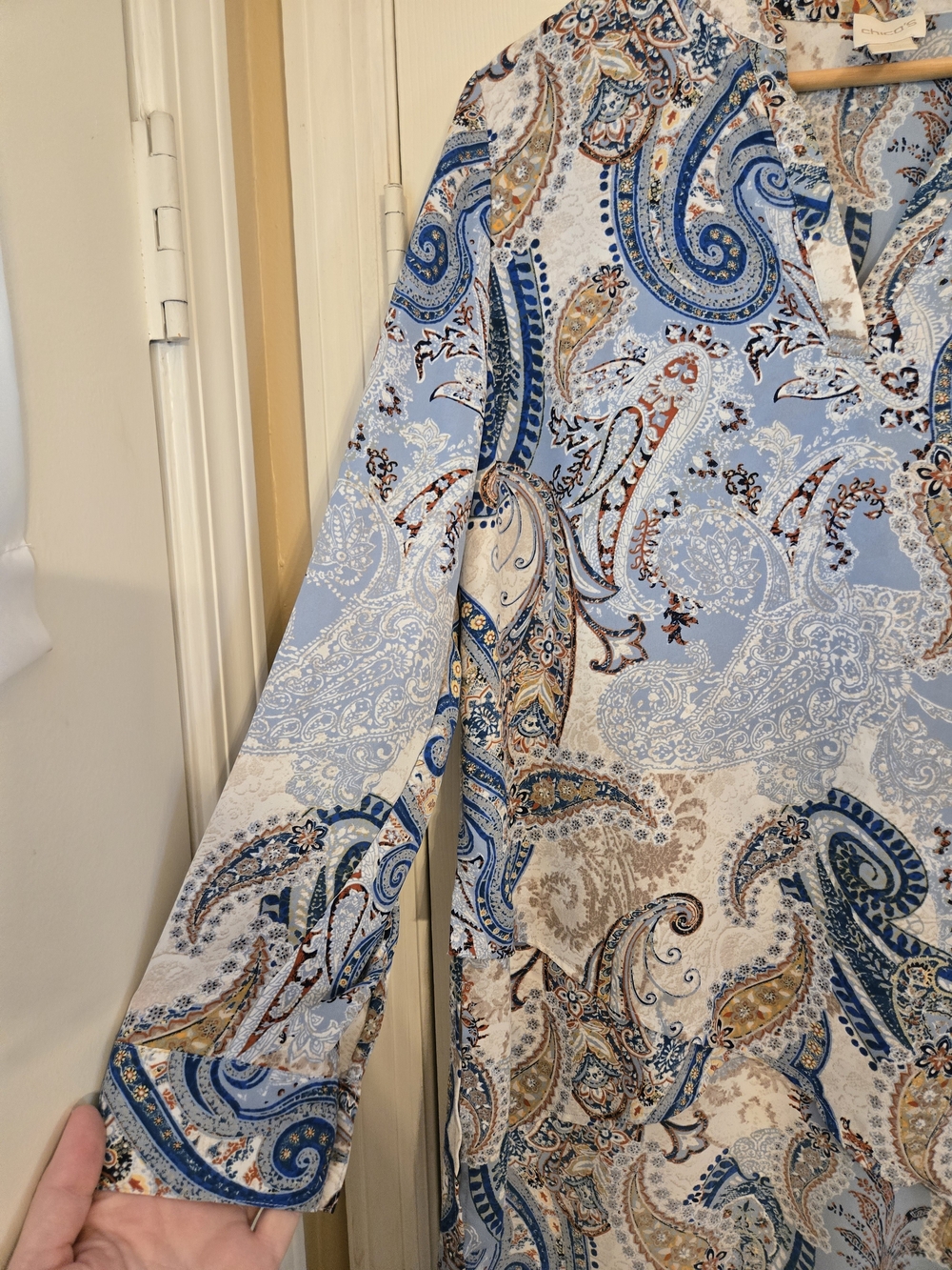 Chico's Light Blue Paisley Women's Long Tunic Top Size 1 - Picture 4 of 10